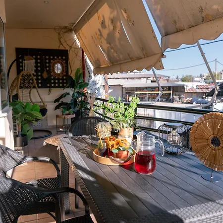 Eleni's Boutique Apartment *