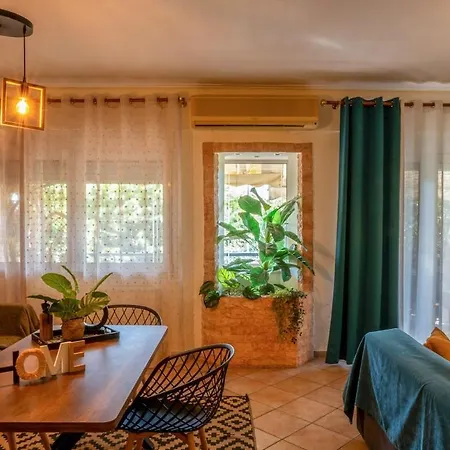 Eleni's Boutique Apartment *